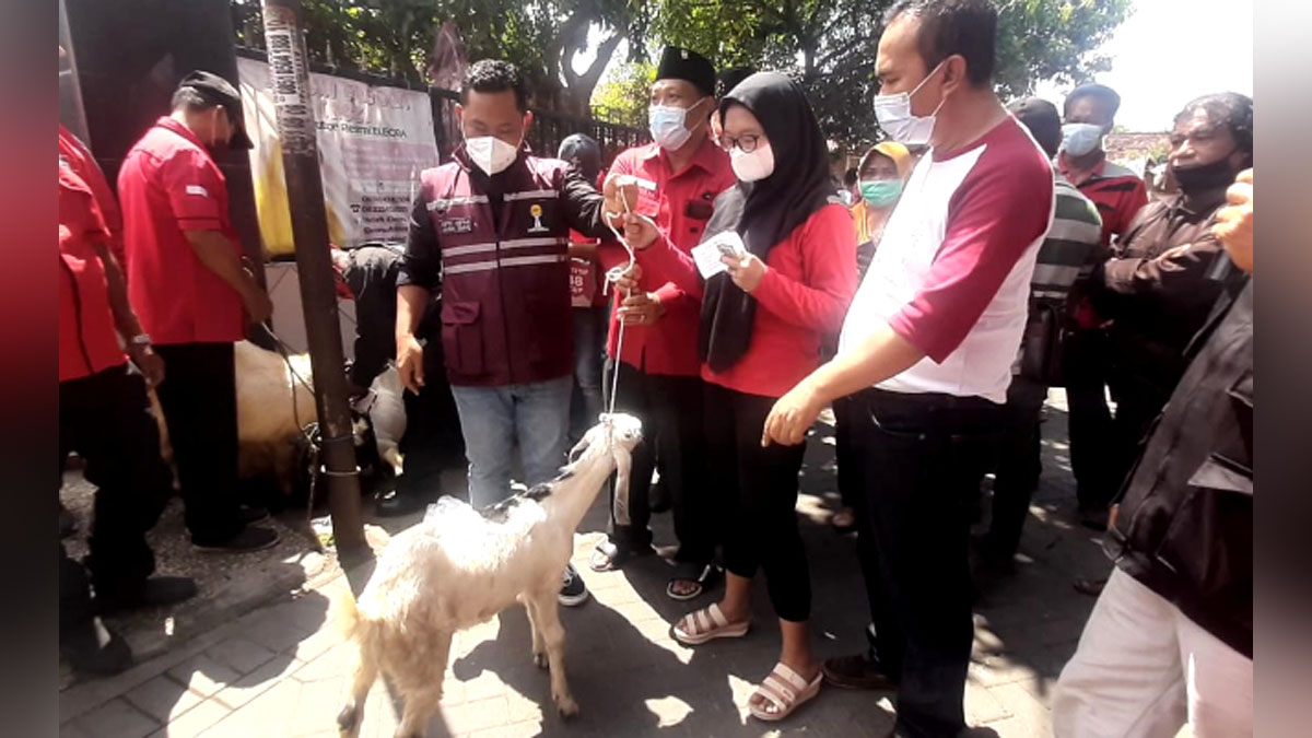 DPC Gresik Gelar Vaksinasi Bupati Gus Yani Hadir Dan Menyumbang 2