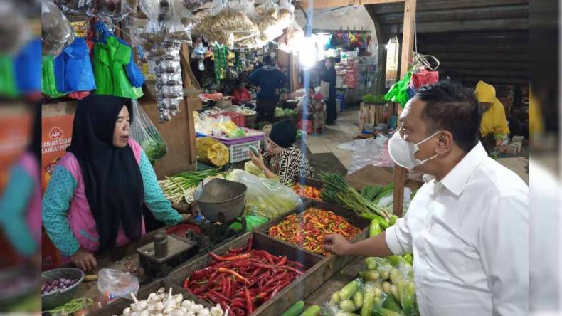 Kunjungi Tujuh Pasar Anas Karno Harga Bapok Stabil Dpd Pdi