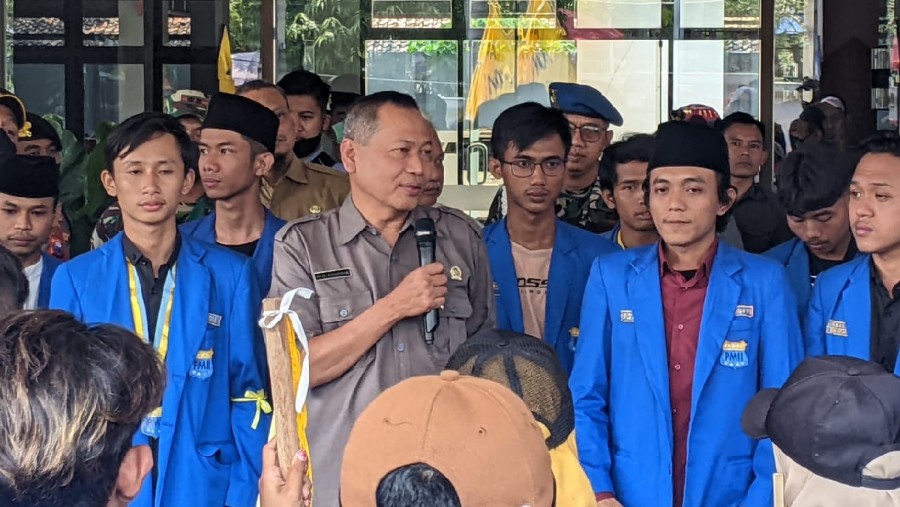 Ketua Dprd Ngawi Tampung Aspirasi Mahasiswa Demo Tolak Kenaikan Harga