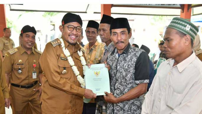 Program Sehat Nelayan 2024 Bupati Fauzi Serahkan 200 Sertifikat Di