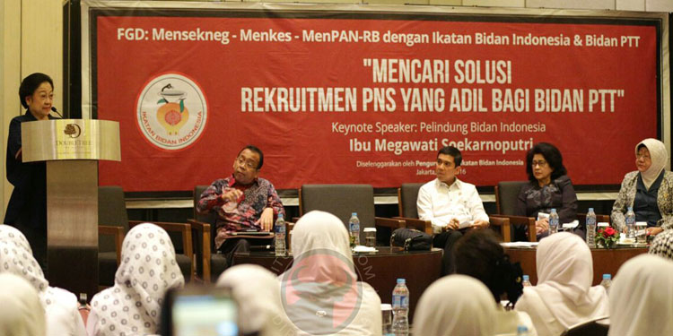 pdip-jatim-mega-pelindung-bidan