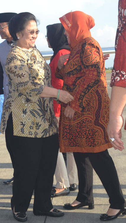 pdip-jatim-risma-sambut-mega