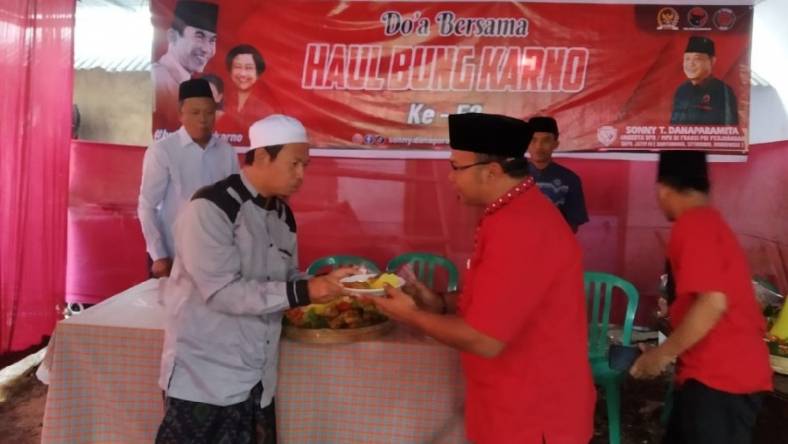 Peringati Haul Bung Karno, STD Bondowoso Gelar Doa Bersama dan Berbagi Sembako untuk Warga Tak Mampu