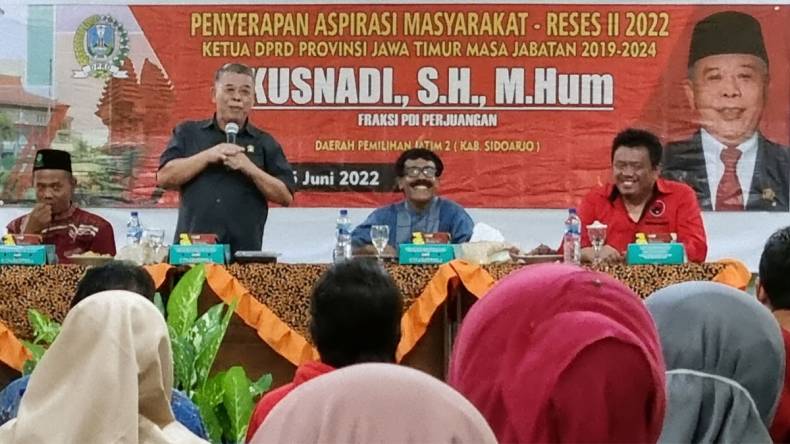 Reses, Ketua DPRD Jatim Terima Sejilid Aspirasi dari Kasek SMK Swasta