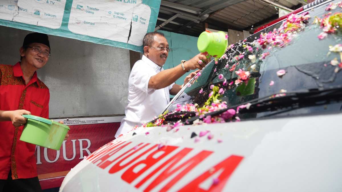 Tumbuhkan Gotong-Royong Warga, Armuji Resmikan Ambulans LPMK Wiyung
