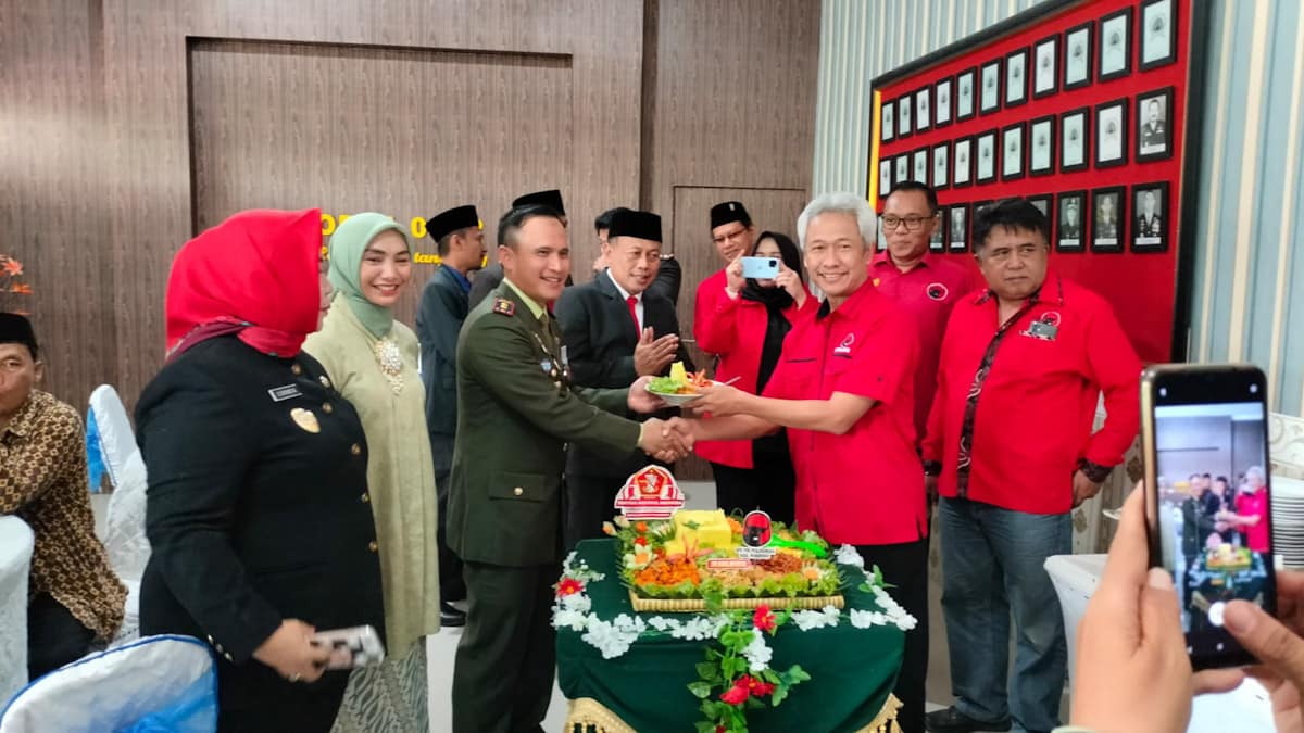 Hut Ke Tni Logos Tni Adalah Kita Pdi Perjuangan Jawa Timur