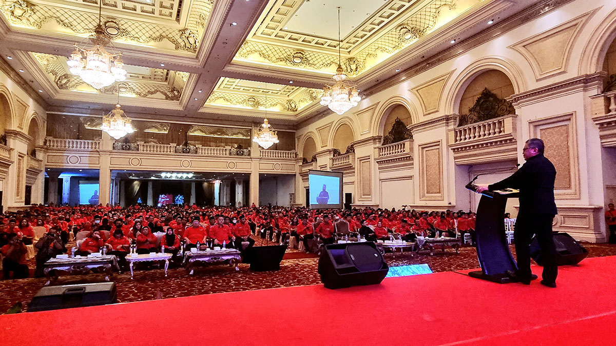 Gembleng 2.078 Pengurus Banteng se-Surabaya, Hasto Beber Kunci Menangkan Pemilu 2024