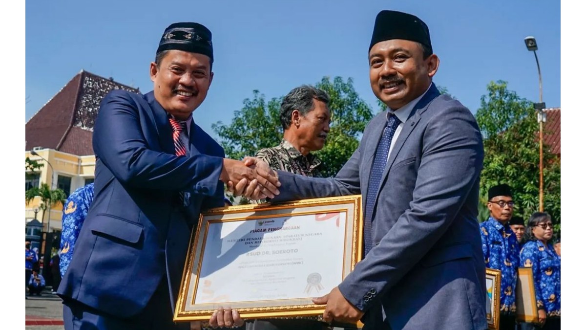 Bupati Ngawi Serahkan Penghargaan Wilayah Bebas Dari Korupsi Untuk RSUD ...