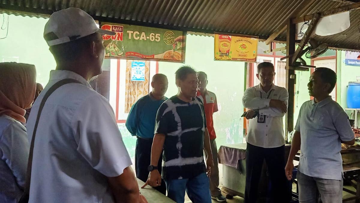 Ketua DPRD Magetan dan Kepala Disperindag Cek Lokasi Rencana Pendirian Musala di Pasar Gorang Gareng