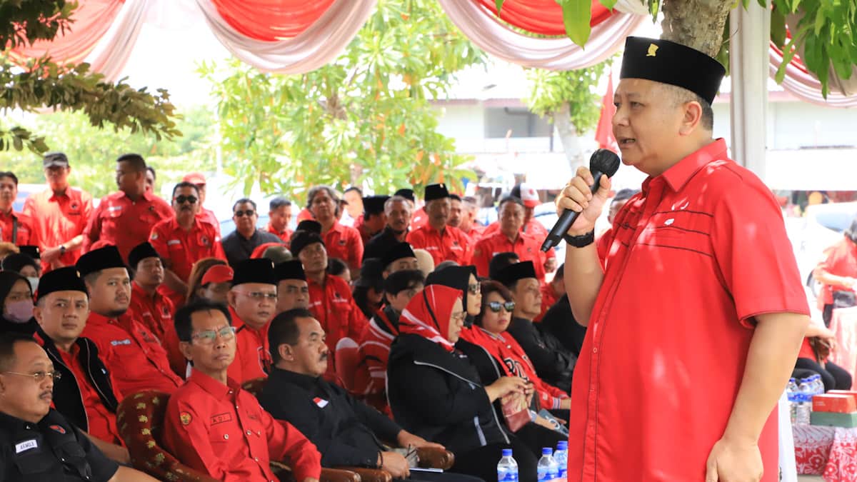 HUT Ke-50, PDI Perjuangan Jatim Ziarah Ke Makam Pejuang Partai - DPD ...