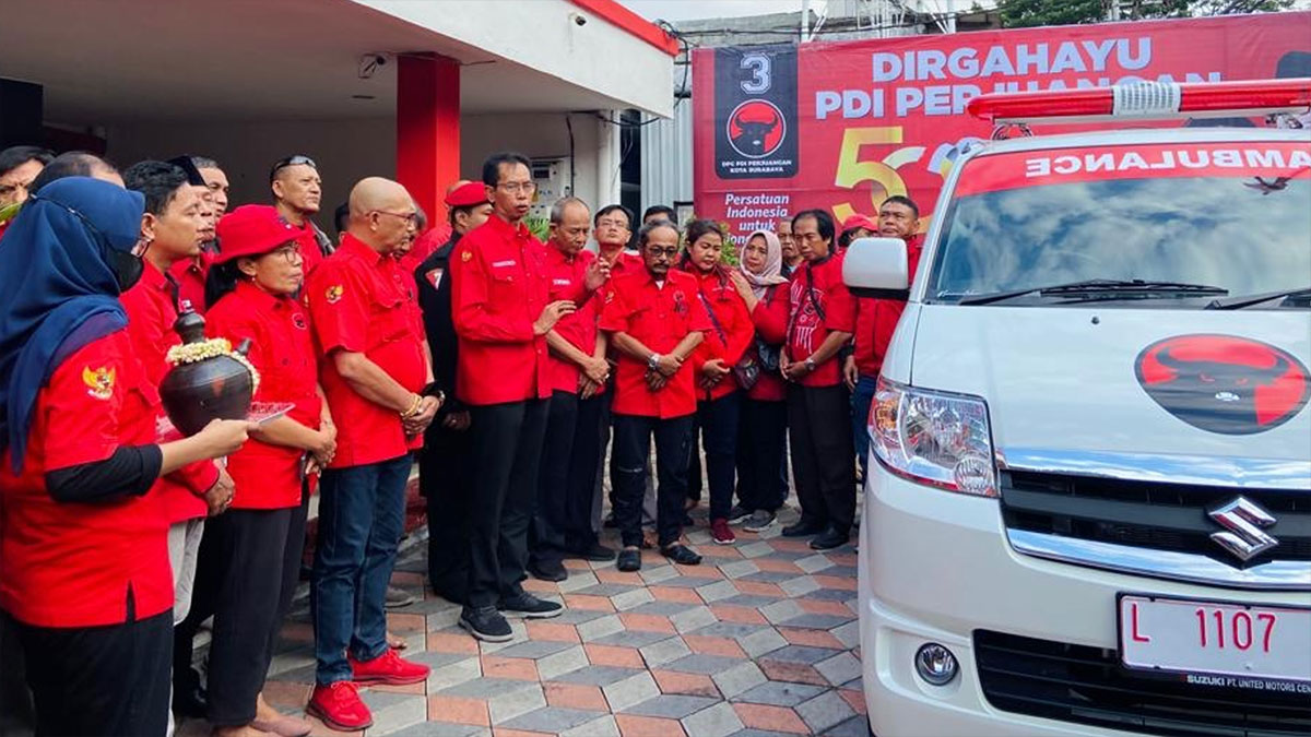 DPC Surabaya Luncurkan Ambulans Baru, Adi Sutarwijono: Perkuat Kerja-kerja Kerakyatan