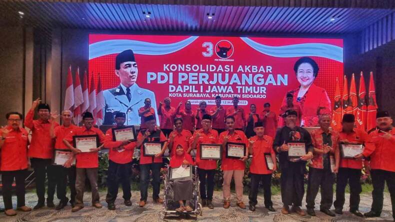 20 Senior Partai Terima Penghargaan Di Konsolidasi Akbar - DPD PDI ...