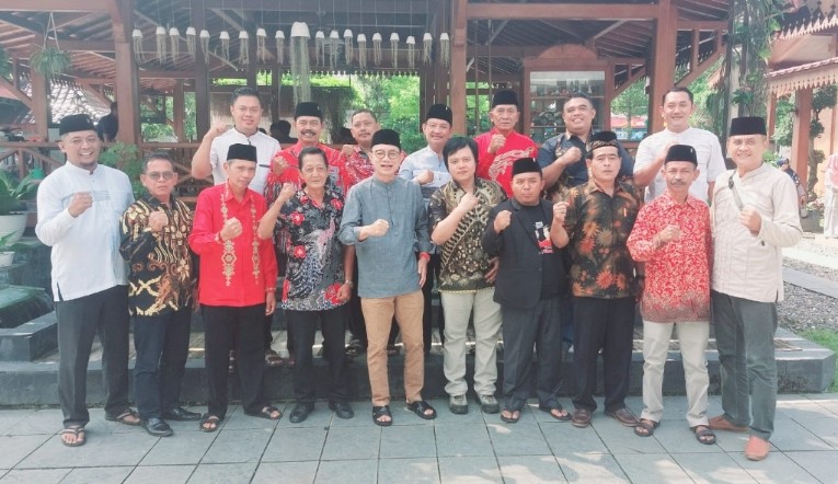 Ketua PAC Se-Ngawi Silaturahmi Lebaran di Kediaman Mbah Kung dan Mas Antok