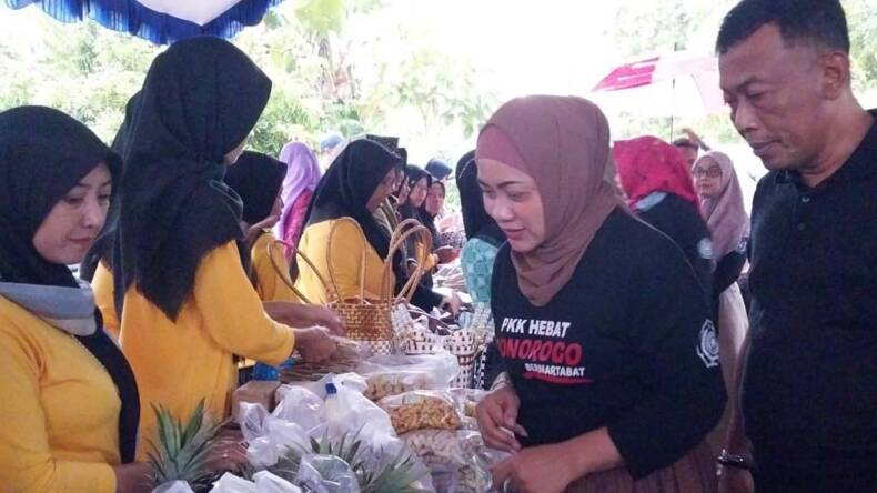 Bupati Sugiri Bangkitkan Ekonomi Desa dengan Pasar Ramadan