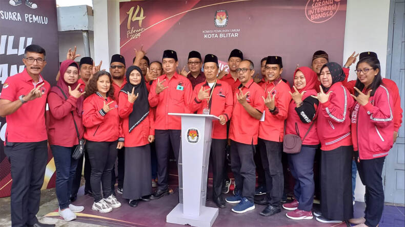 25 Bacaleg Pdi Perjuangan Kota Blitar Siap Bertarung Di Pemilu 2024 Syahrul Target Kami 12