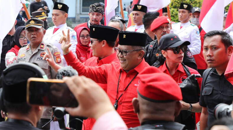 Resmi Daftarkan Caleg, Sekjen PDI Perjuangan Sampaikan Titipan Salam Megawati, Prananda hingga Puan