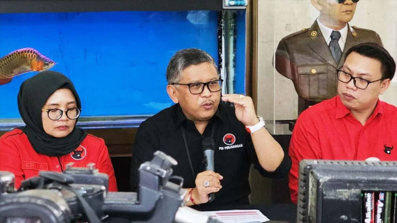 pdip-jatim-240326-sekjen-konpers
