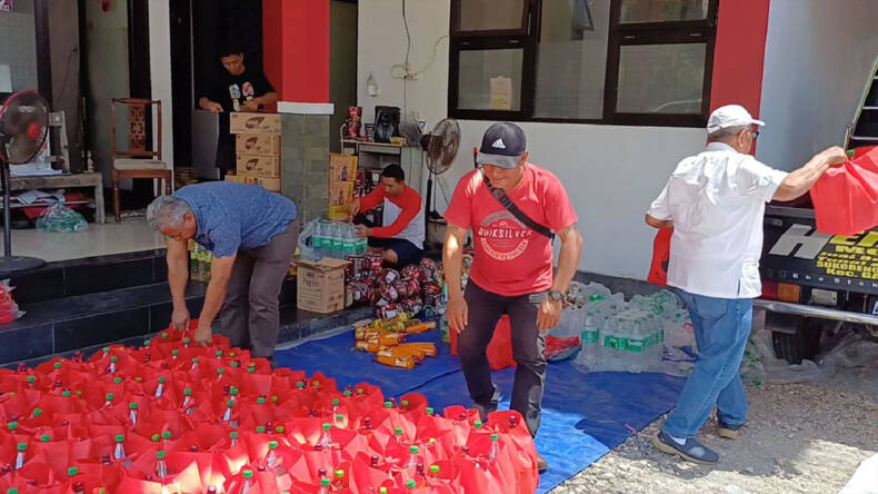 Jelang Lebaran Pdi Perjuangan Kabupaten Blitar Bagikan Parcel Ke