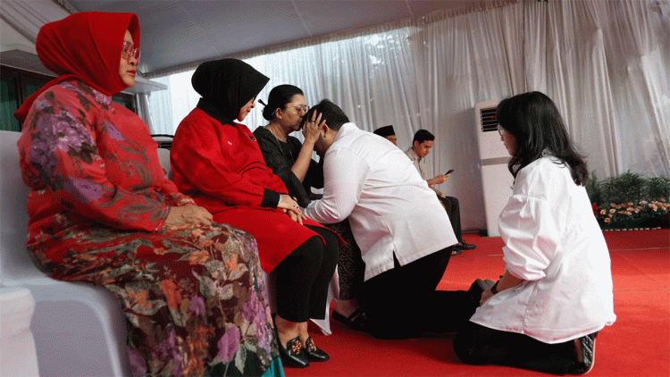 pdip-jatim-240827-masbup-daftar-ke-kpu-1