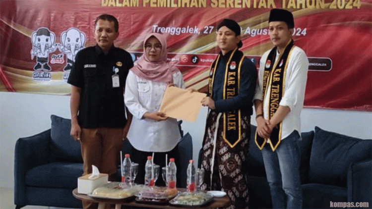 pdip-jatim-240829-mas-ipin-daftar-ke-kpu