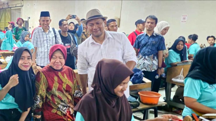 pdip-jatim-241003-tr-buruh-rokok