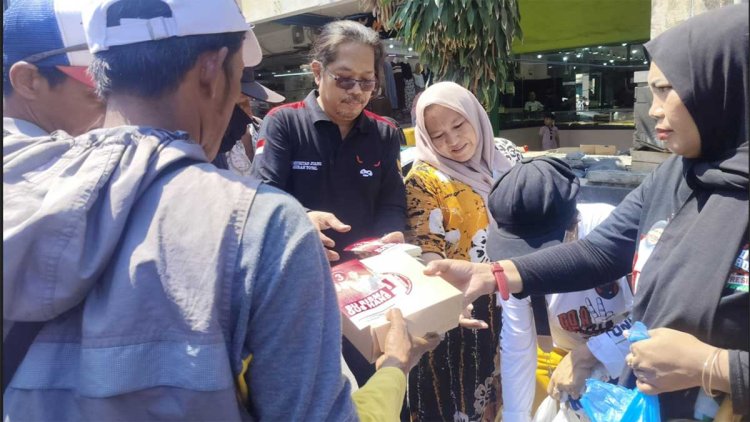 pdip-jatim-241012-buleks-jumat-berkah