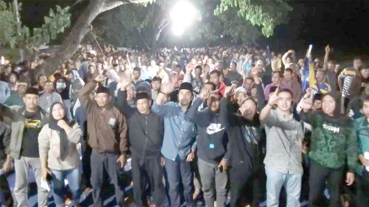 pdip-jatim-241104-relawan-madiun-menyala