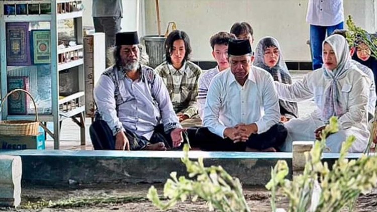 pdip-jatim-241127-GH-nyekar