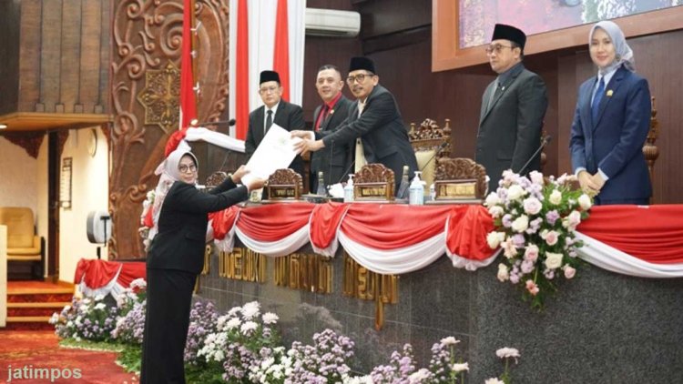 pdip-jatim-250113-pandangan-fraksi