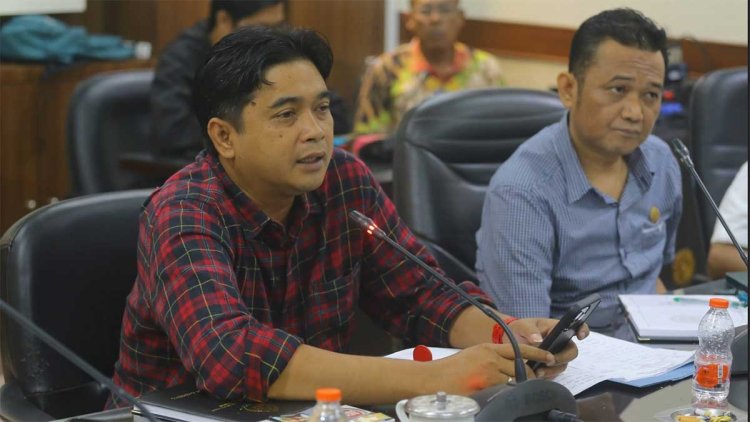 pdip-jatim-250215-candra-komisi-b-jember
