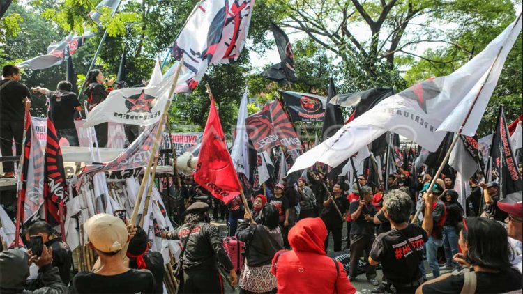 pdip-jatim-250725-jelang-sidang-sekjen