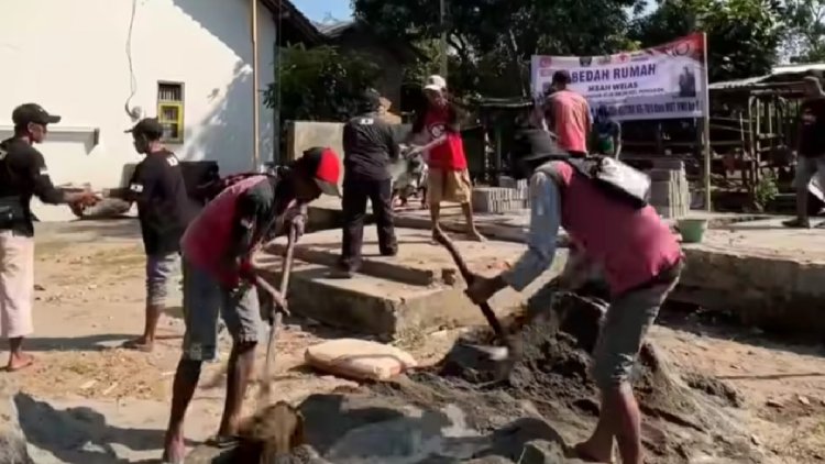 pdip jatim 250807 bedah rumah blitar 1