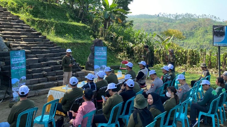 pdip jatim 250810 tanam pohon blitar 2