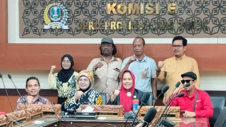 pdip-jatim-250816-koalisi-difabel-komisi-e