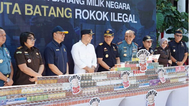 pdip-jatim-250820-rokok-ilegal-sby