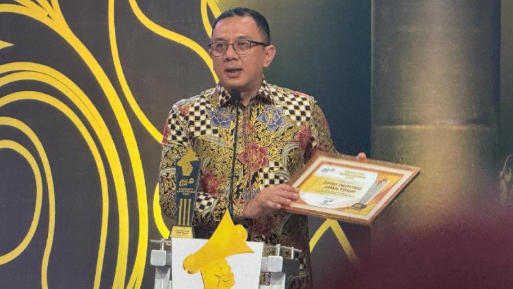 pdip jatim 250917 legislatif jatim award 1