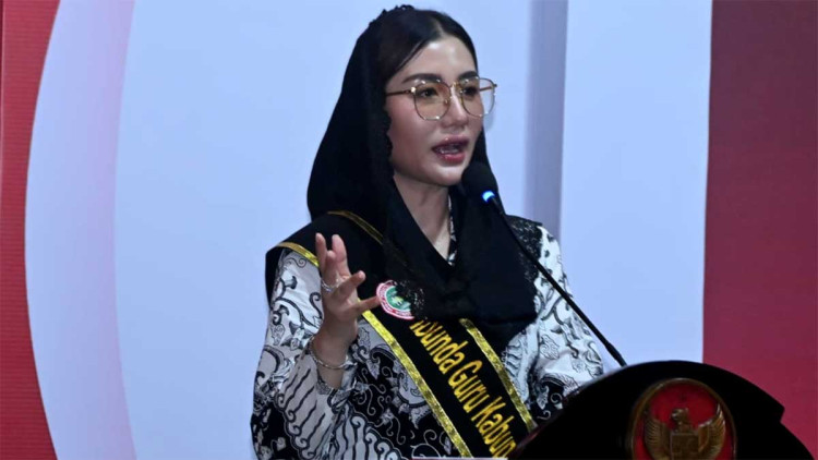 pdip-jatim-251104-NH-bunda-guru