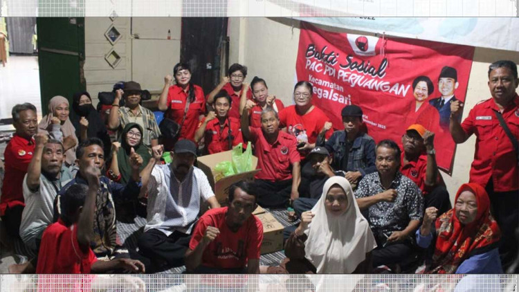 pdip-jatim-251130-pac-tegalsari-bagikan-sembako