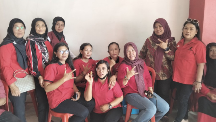 pdip jatim 251211 dapur umum blitar kota 1