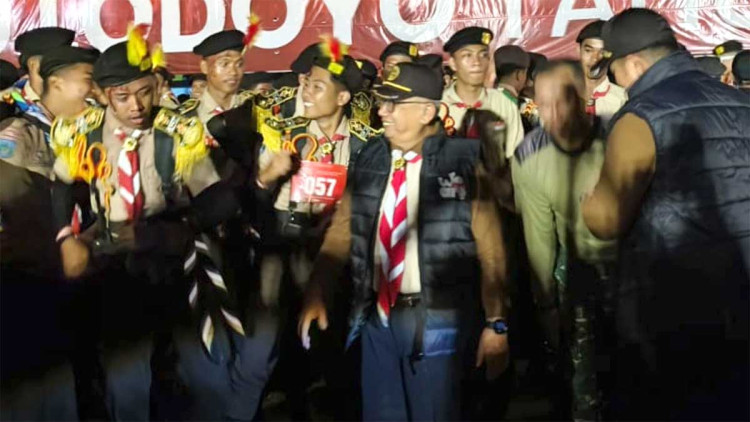 pdip-jatim-251214-gerak-jalan-balod-1