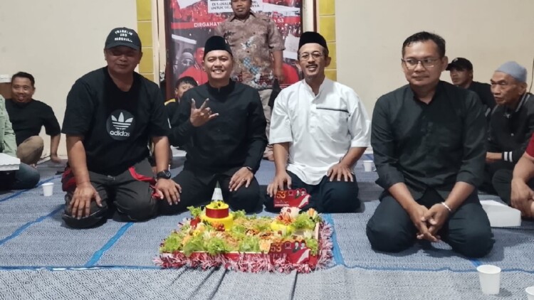 pdip jatim 260111 cangkruk bareng rakyat 2