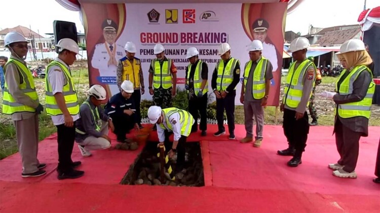 pdip-jatim-260114-groundbreaking-pasar-kesamben-1