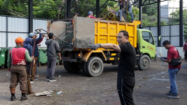pdip jatim 260401 ec tps sampah 1