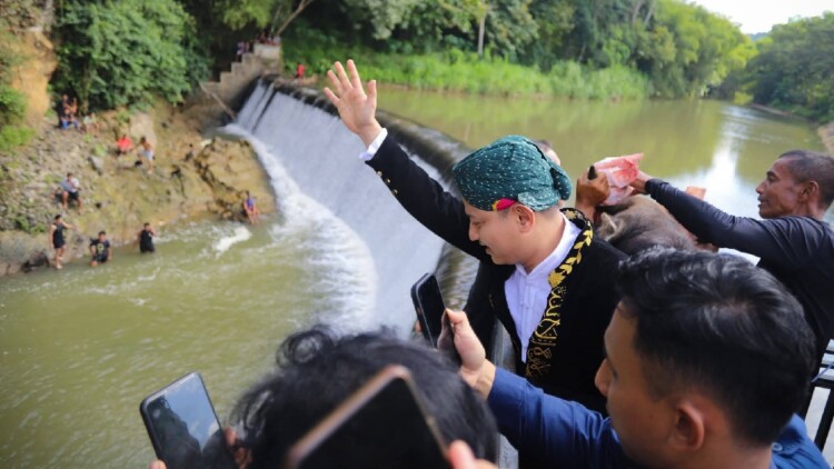 pdip jatim 260509 nyadran dam bagong 1