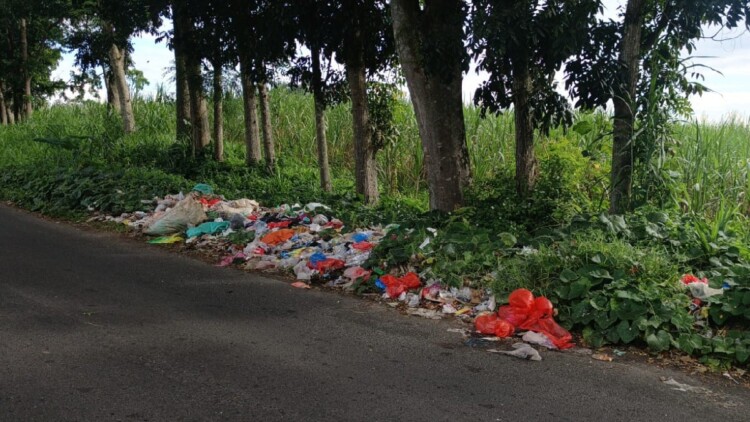 pdip jatim 260519 sampah mumbulsari 1