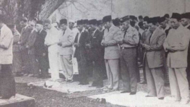 pdip-jatim-bung-karno-salat-280823-idul-adha-1962