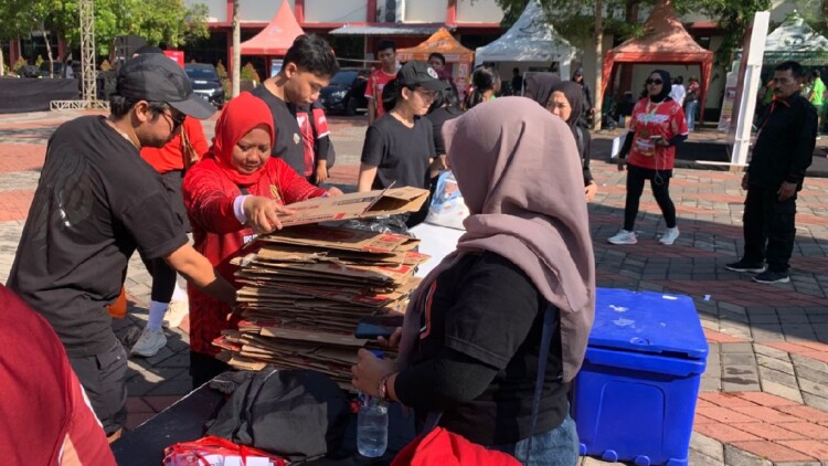 pdip jatim 260615 sampah fun run 3