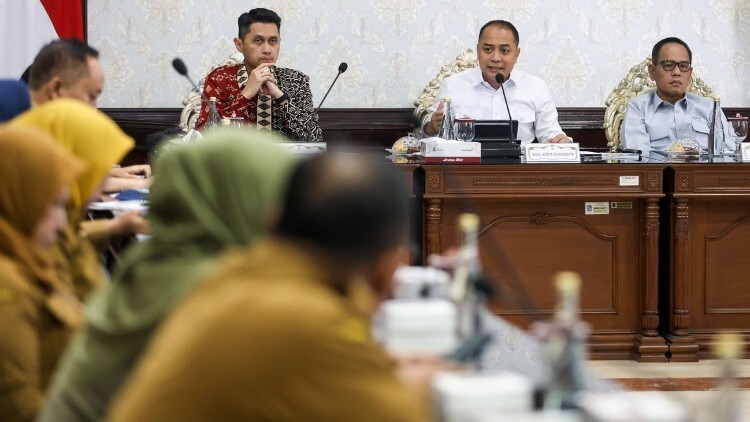 pdip jatim 260706 paparan wali kota sby