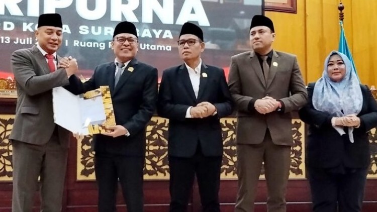 pdip jatim 260713 paripurna dprd sby