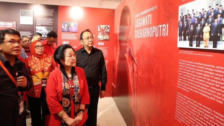 pdip jatim 260722 pameran foto kudatuli 1